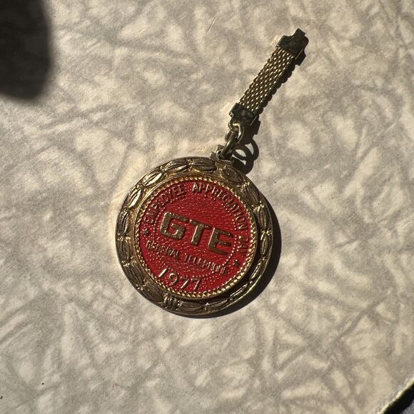 1977 Rare GTE / General Electric Employee Appreciation Day Keychain/ Pin - Picture 1 of 4